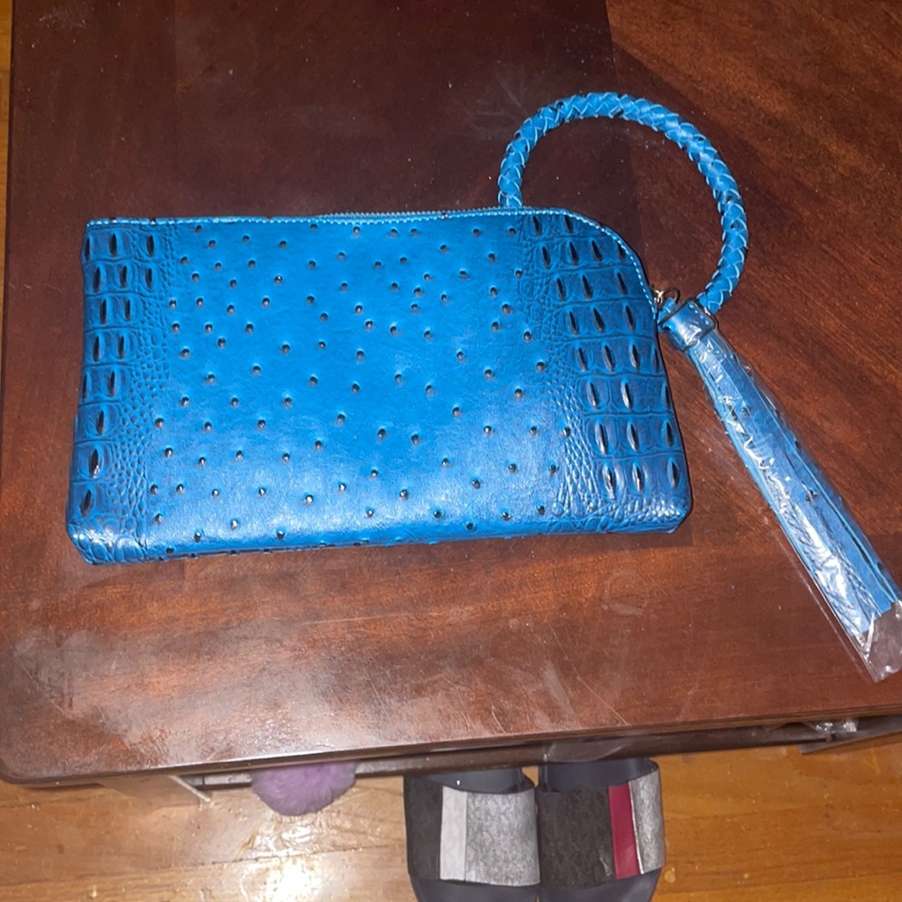 CROC ALLIGATOR HANDCUFF TASSEL WRISTLET CLUTCH